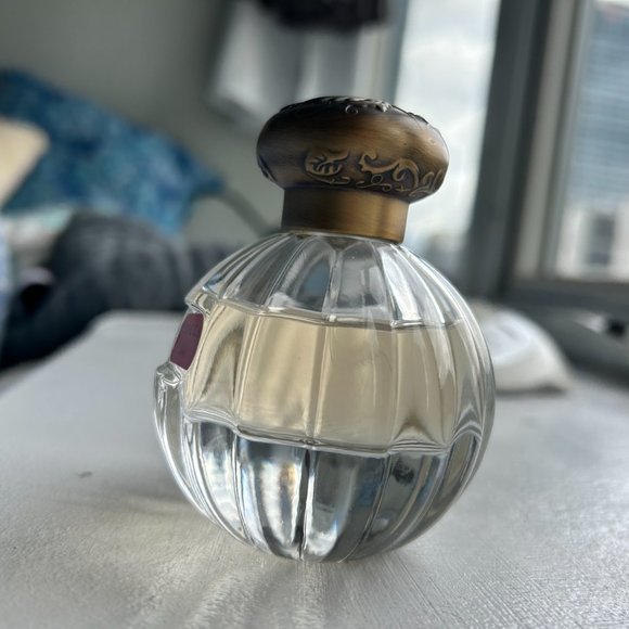 Tocca isabel  75-80% full - Picture 2 of 3